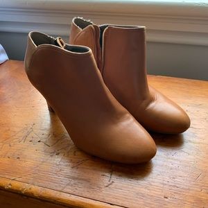Size 8.5 Banana Republic cognac leather booties